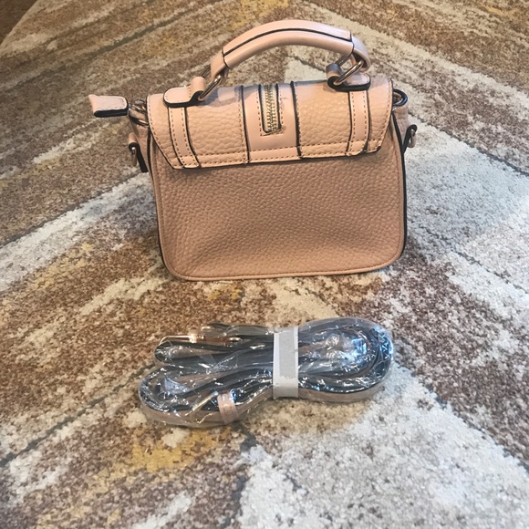 Sondra Roberts - Picture 5 of 5